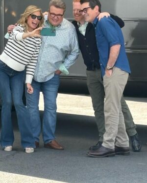 Julie Bowen Instagram - God, I love these people. Thanks @whatsapp for letting us play together again.