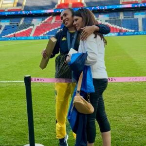 Julie Foudy Instagram - US is back baby!!! I reached out to our 99ers thread to see who wanted to hop on the postgame Laughter Permitted podcast party. And, as always, the 99ers delivered. Come enjoy the 99ers sharing their love for this gold medal-winning team on Laughter Permitted presented by @ally.