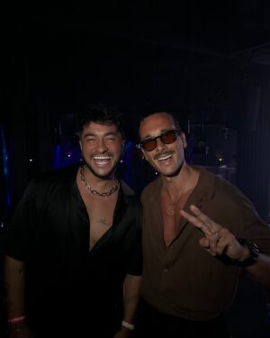 Julien Geloën Instagram - IBIZAAAAA !!!! 🕺🏻🤍 bien arrivés sur notre île préférée, et quel plaisir de mixer demain au @528ibiza ! Vamooos ❤️‍🔥