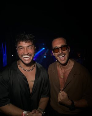Julien Geloën Instagram - IBIZAAAAA !!!! 🕺🏻🤍 bien arrivés sur notre île préférée, et quel plaisir de mixer demain au @528ibiza ! Vamooos ❤️‍🔥