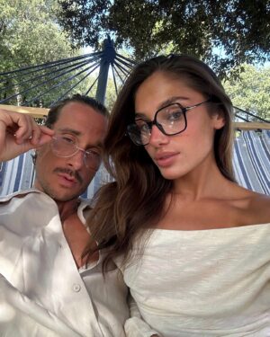 Julien Geloën Instagram - concours 🧳✨

Pour célébrer l’été, @afflelou nous accompagne partout avec sa nouvelle offre Tchin Tchin comprenant 2 lunettes de   pour seulement 1€ de   ! 
Afin de vous donner une bonne raison de porter vos nouvelles lunettes préférées, @afflelou et nous avons décidé de vous faire kiffer avec un séjour sur notre île préférée…. IBIZA !!! 🏝️🩵 

✨ à gagner : 
- un séjour de 2 nuits avec petit déjeuner inclus au Paradiso Ibiza Art hotel en septembre   3 paires de lunettes avec l’offre Tchin Tchin 3 paires été (1 paire d’optique, une seconde paire de solaire ou d’optique, et une 3e paire à garder pour toi ou à offrir à la personne qui t’accompagne 

✨ conditions de participation : 
- être abonné à @afflelou   @leach_v   @juliengeloen 
- liker ce post 
- identifie dans les commentaires la personne que tu emmènes avec toi et à qui tu offrirais ta troisième paire Afflelou si tu gagnes   envoie lui ce post ! 

Résultats du concours sous ce post dans 15 jours, bonne chance à tous 🩵