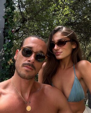 Julien Geloën Instagram - concours 🧳✨

Pour célébrer l’été, @afflelou nous accompagne partout avec sa nouvelle offre Tchin Tchin comprenant 2 lunettes de   pour seulement 1€ de   ! 
Afin de vous donner une bonne raison de porter vos nouvelles lunettes préférées, @afflelou et nous avons décidé de vous faire kiffer avec un séjour sur notre île préférée…. IBIZA !!! 🏝️🩵 

✨ à gagner : 
- un séjour de 2 nuits avec petit déjeuner inclus au Paradiso Ibiza Art hotel en septembre   3 paires de lunettes avec l’offre Tchin Tchin 3 paires été (1 paire d’optique, une seconde paire de solaire ou d’optique, et une 3e paire à garder pour toi ou à offrir à la personne qui t’accompagne 

✨ conditions de participation : 
- être abonné à @afflelou   @leach_v   @juliengeloen 
- liker ce post 
- identifie dans les commentaires la personne que tu emmènes avec toi et à qui tu offrirais ta troisième paire Afflelou si tu gagnes   envoie lui ce post ! 

Résultats du concours sous ce post dans 15 jours, bonne chance à tous 🩵