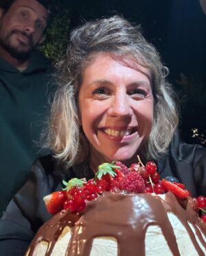 Juliette Tresanini Instagram - Et joyeux 8000 ans bien sûr ! #lesenfantssontformidables 
Merci pour tous vos messages!  Je vous fais autant de bisous qu’il y a de grammes de sucre dans mon Diplomate d’anniversaire 😉