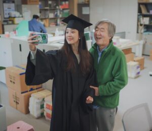 Jung Ryeo-won Instagram - .
졸업
끝까지 사랑해주시고 응원해주셔서 감사합니다.
작년 겨울은 제게 참 따뜻했지요.
보신분들께도 그 마음이 고스란히 전달되었기를 바래봅니다.
🎓