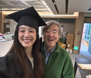 Jung Ryeo-won Instagram - .
졸업
끝까지 사랑해주시고 응원해주셔서 감사합니다.
작년 겨울은 제게 참 따뜻했지요.
보신분들께도 그 마음이 고스란히 전달되었기를 바래봅니다.
🎓