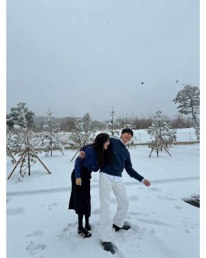 Jung Ryeo-won Instagram - .
그럼에도 불구하고-
호혜.
.
#졸업
tvn 9:20 오늘밤🙆‍♀️