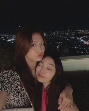 Jung Yoo-jin Instagram - 🌃🌙