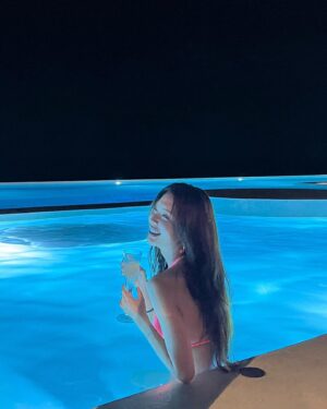 Jung Yoo-jin Instagram - Hi, Thailand. Hi, Hua Hin🩵🩷 @sundancedayclub