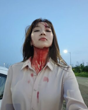 Jung Yoo-min Instagram - 벅차도록 따뜻했던 사랑과 응원을 주셔서 감사했습니다. 완벽한 우리 팀. 그리고 시청자 여러분 모두. 함께 한 시간에 너무도 행복했어요 -) 도국 이주처럼, 모두 기쁨으로 가득하시길-  건강한 모습으로 또 만나요!
굿바이 완결정! 안녕 한이주!