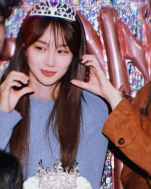 Jung Yoo-min Instagram - 벅차도록 따뜻했던 사랑과 응원을 주셔서 감사했습니다. 완벽한 우리 팀. 그리고 시청자 여러분 모두. 함께 한 시간에 너무도 행복했어요 -) 도국 이주처럼, 모두 기쁨으로 가득하시길-  건강한 모습으로 또 만나요!
굿바이 완결정! 안녕 한이주!