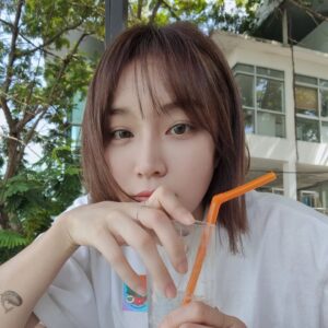 Jung Yoo-min Instagram - 먹고 물장구치고 뛰어다니고 누워있던 ⛵️