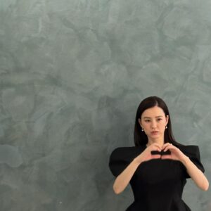 Jung Yu-mi Instagram - 🖤