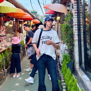 Jung Yun-ho Instagram - Ikseon➖️dong방신기😋