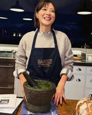 Juri Ueno Instagram - 庭で採れたレモンをたっぷり使って料理🍋

ヘルシーな料理の数々、美味しかった😊

食材を摘むところから、食すまで、

とても楽しい経験になりました😇

ミントティも優しい香にりに癒されて🫖☺️

最後のカイコウラの夜に相応しい、最高な夜となりました🌙🍽️🥗

@hapukukitchen
#southilandnewzealand