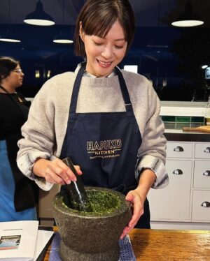 Juri Ueno Instagram - 庭で採れたレモンをたっぷり使って料理🍋

ヘルシーな料理の数々、美味しかった😊

食材を摘むところから、食すまで、

とても楽しい経験になりました😇

ミントティも優しい香にりに癒されて🫖☺️

最後のカイコウラの夜に相応しい、最高な夜となりました🌙🍽️🥗

@hapukukitchen
#southilandnewzealand