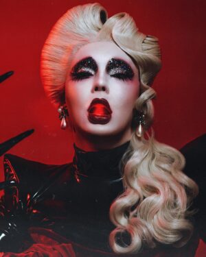 Juriji Der Klee Instagram - “We are each our own devil 
and we make this world our hell” 🔥 Oscar Wilde

Pictures by @gonzagallego 
Wig @cesarfaguilar 
Tits horns @rafa_peinador 
Thx 🙏 mom to help me create this outfit 🥲❤️

#juriji #jurijiderklee #dragrace #dragracees #infierno #inferno #demon #redlips #makeup