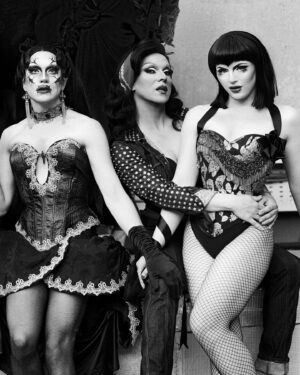 Juriji Der Klee Instagram - #throwbacktuesday 🖤
Cute memories from last year in Barcelona during @granhoteldelasreinas tour melting on #teatrocoliseum ‘s rooftop with my sisters 👯‍♀️🌞

📸
1,3,6,7 @is0ac 

2&4 @alejandro_alvarez_gomez 

5 yours truly serving face 💅

Wearing @isadora_gamberetti  @francoistamarin corset