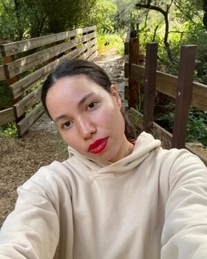 Jurnee Smollett Instagram - Exploring the beautiful outdoors with my number 1 🇨🇦. What are you all getting into this weekend?