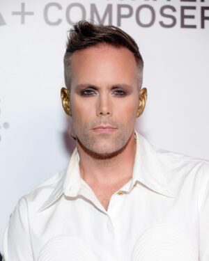 Justin Tranter Instagram - Grammy week has just begun and the looks are already looking….also having my dearest nyc era bff’s in town has been beyond magical. 💙🏆💙