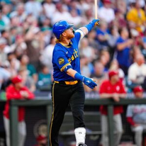 Justin Turner Instagram - Welcome to Seattle, @redturn2! #TridentsUp 🔱