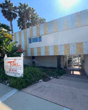 Justin Willits Instagram - Tiki! Fate led me to the Tiki apartments while I was getting my classic bikes fixed today, perfect to get me in the mood for tiki slinging at @exotikonfestival this weekend! They’re doing the @sventikikirsten auction which means tiki history will be all over the shop! Excited! See you Sunday!
