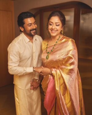 Jyothika Instagram - Ondra Renda Asaigal ….Ellam Sollave Or Nal
Podhuma❤️

Stylist: @poornima.designs 
Makeup: @shiprasinghacharya 
Hair: @hairbyarshiya 
Photography: @nupuragarwal__