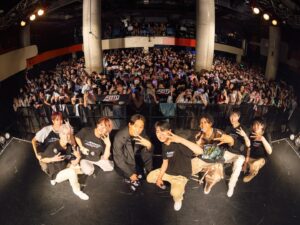 KEN THE 390 Instagram - 2023年ありがとうございました！

みんなはどんな一年でしたか？？

僕は新しいことにたくさん挑戦できた、とても充実した一年でした。

本当に人に恵まれて、感謝です。

2024年はかけてもらった期待にしっかり応えながら、さらに自分自身に磨きをかけていきたいと思います！

まずは、3月2日東京ワンマン！！
みんな来てくださいね🙏
