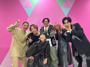 KEN THE 390 Instagram - 2023年ありがとうございました！

みんなはどんな一年でしたか？？

僕は新しいことにたくさん挑戦できた、とても充実した一年でした。

本当に人に恵まれて、感謝です。

2024年はかけてもらった期待にしっかり応えながら、さらに自分自身に磨きをかけていきたいと思います！

まずは、3月2日東京ワンマン！！
みんな来てくださいね🙏