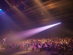 KEN THE 390 Instagram - 2023年ありがとうございました！

みんなはどんな一年でしたか？？

僕は新しいことにたくさん挑戦できた、とても充実した一年でした。

本当に人に恵まれて、感謝です。

2024年はかけてもらった期待にしっかり応えながら、さらに自分自身に磨きをかけていきたいと思います！

まずは、3月2日東京ワンマン！！
みんな来てくださいね🙏