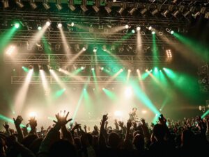 KEN THE 390 Instagram - 2023年ありがとうございました！

みんなはどんな一年でしたか？？

僕は新しいことにたくさん挑戦できた、とても充実した一年でした。

本当に人に恵まれて、感謝です。

2024年はかけてもらった期待にしっかり応えながら、さらに自分自身に磨きをかけていきたいと思います！

まずは、3月2日東京ワンマン！！
みんな来てくださいね🙏
