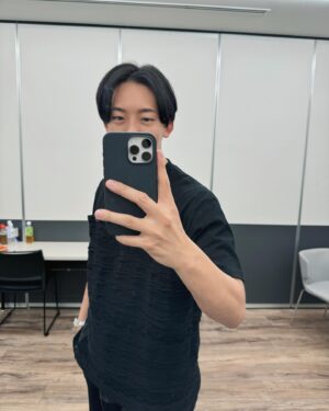 KEN THE 390 Instagram - メリークリスマス🎄🎁🎅
みんなどう過ごしてますか？？

僕は今年は24.25どちらもLIVEしています。

今年もいろんなことがあったけれど残りわずか、
今日からラストスパートです！

25(月) Dis4U at R LOUNEGE 7F 
26(火) ASOBIMASHOW at Shinjuku ReNY
28(木) KEN THE 390 YEAR END PARTY 2023 〜LIVE & TALK〜 at 神楽音