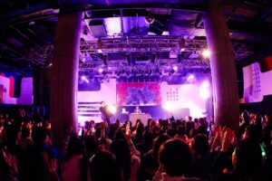 KEN THE 390 Instagram - Maison Bとのツーマンライブ"AZITO"にご来場いただいた皆さん、改めてありがとうございました！

いつもはプロデューサーの立場でAZITOを見ていますが、今回は出演者ということで新鮮な気持ちでした。

僕にも彼らにもたくさんの新たな気づきがある、
貴重な機会になりました！

次回はデビュー1周年ライブ"ONE"が開催です！
引き続きよろしくお願いします！

#maisonb 
#kenthe390