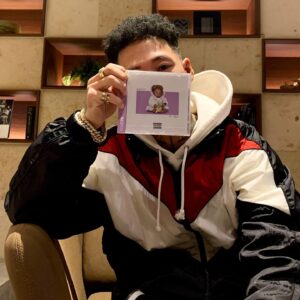 KOWICHI Instagram - ベストアルバム聴いてくれてる皆ありがとう🔥
明日、20:00に新しいMV公開するから引き続き楽しんでよ🚀