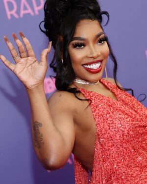 KaMillion Instagram - 🎥 Success is your greatest revenge. Don’t give up on your dreams. Keep sleepin 😏

My Smile by @echelonsmiles 💖
Mua @pounddcakee_ 
Hair @the1029effect
