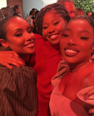 KaMillion Instagram - Living in the issa-verse comes with perks ! I’m in them rooms now ! I always saw myself here when no one else would give me the opportunity! Thank you @issarae & @viaraewines for believing in me. And making the world watch my glow up in front row seats. You’ve changed my life forever 💕. Ima ELLE girl now 😉. Everybody know how I feel about @tarajiphenson ! I freakin met her and had a moment ! Lord life’s great