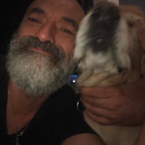 Kaan Çakır Instagram - Nasıl özlemişim seni #zorro bir de oralı olsan.