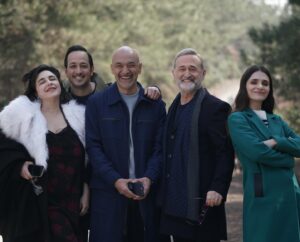 Kaan Çakır Instagram - Guzel bir bahar sabahina gülümseyerek baslayin. Gunaydin. @mufitkayacan  @esradermancioglu @sarpapak @mericaral