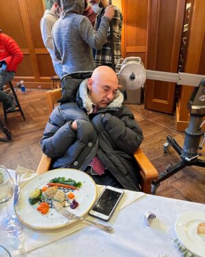 Kaan Çakır Instagram - Her sette uyurum benim yerime Kaan cakir calisir. #set #film #dizi