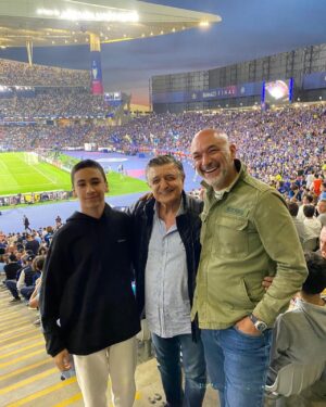 Kaan Çakır Instagram - Guzel tesadufler ve final  kimler kimler… #ogünaltıparmak #yilmazvural  not: ogun abi dedi ki 1968 de manchester city i  benim 1 gol 1  asistlele Fenerbahce yendi. Gurur 😁💫🍾⚡️