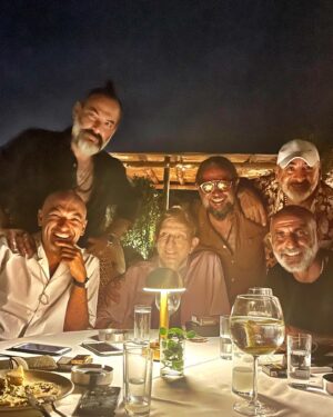 Kaan Çakır Instagram - Kafamiz nasil guzel nasil guzel anlatamam. Ne ictik yaww. @haldundormen @grknuygun @candas @iboatalay @istavrit @kurulbitez