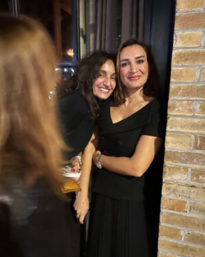 Kaan Urgancıoğlu Instagram - Yas ve kutlama… ilginç bir akşam olacak. Hiç bu iki duygu bu kadar yakın olmamıştı.. bilmediğim bir tecrübe olacak.. ben böyle noktalı yazmayı Sema’nın senaryolarını okuyarak mı özümsedim? Bilmiyorum.. ve bilmediğim daha bir çok şeyi öğrenme, tecrübe etme zorluklarından geçerken yanımda, önümde, arkamda olan.. benimle bir çok yükü birlikte sırtlanarak işimi çok kolaylaştıran tüm ekip arkadaşlarım.. sizi çok seviyorum.. hakkınızı helal ediniz.. zor bir gece olacak ama ne demiş ılgaz.. Acının içinden geçmezsen dışına … #yargı @yargidizi @ayyapim @kanald