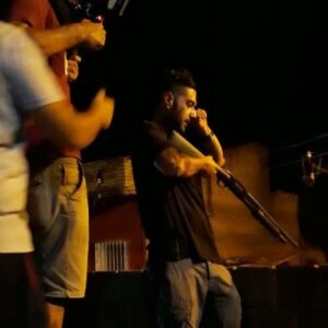 Kadri Beran Taşkın Instagram - #sıfırbir 3. Sezondan bir anı...duvarda asılı tüfeğin patlaması kuralını fazla ciddiye aldığımız günler 🙂 #tb