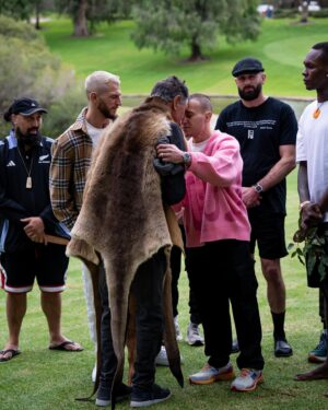 Kai Kara-France Instagram - Nau mai, haere mai! 
Acknowledging the indigenous iwi of the land and connecting to the whenua. Mauri Ora! #ufc305
