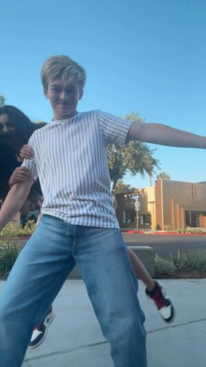 Kaido Lee Roberts Instagram - Kaido ruined my dance 😪 

🎼 @tyla 

.
. 
#nataliekopyan #tyladancechallenge #tyladance #dharmann #dharmannfam #dharmannactors #viraldance #beverlyhills #danceislife #armenian #lainfluencer #influencer
