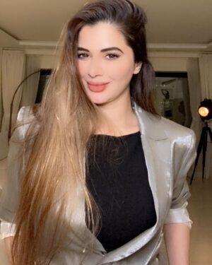 Kainaat Arora Instagram - I don’t love … I AM LOVE ..
.
.
.
.
.
#kainaatarora #kainaatarorafans #kainaataroraofficial #kainaataroraupdates
