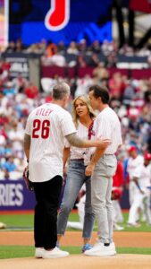 Actress Kaitlin Olson HD Instagram Photos and Wallpapers June 2024