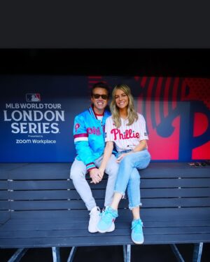 Kaitlin Olson Instagram - 48 hours in London doing American and Welsh stuff with my dad and my husband promoting my favorite city and my new show @highpotentialabc …ok, night night for days. 🏴󠁧󠁢󠁥󠁮󠁧󠁿🏴󠁧󠁢󠁷󠁬󠁳󠁿🇺🇸♥️