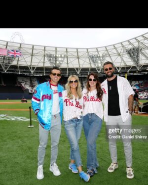 Kaitlin Olson Instagram - 48 hours in London doing American and Welsh stuff with my dad and my husband promoting my favorite city and my new show @highpotentialabc …ok, night night for days. 🏴󠁧󠁢󠁥󠁮󠁧󠁿🏴󠁧󠁢󠁷󠁬󠁳󠁿🇺🇸♥️