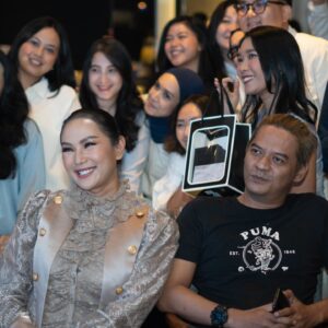 Kalina Ocktaranny Instagram - Terima kasih July..
Sesuatu yg baru dimulai dibulan ini.. @love.k.parfum
Selamat datang Agustus.. 
Semoga kerja keras dibulan2 kemarin akan berbuah manis kedepannya..
Aamiin 🤲🏻

❤️K