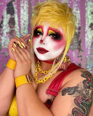Kalorie Karbdashian-Williams Instagram - Don’t go chasing waffle cones, stick to the Oreo Mc Flurry’s you’re used to. 
🤣🙌🏼🤣 
Latest episode of Keeping up with dragrace woth @dimplesondeckk is now on YouTube now! Come ans KLOWN around with us. Give us a like and Follow. LINK IN BIO 

Foundation - @bennyemakeup 
Eyes - @sugarpill  @makeuprevolution 
Lashes - @cammynguyenllc 
Lips - @muggincosmetics 
Nails - @nails.4.queens 
Earrings @gemzbygenesis 
Xoxo 

#goldenarches #mcdonalds #tlc  #tboz #influencer #drag #dragqueen #dragmakeup #keepingupwithdragrace #youtube #makeupbrands #influencer #rpdr #makeuplooks #makeup #makeupaddict #abqqueens #nmtrue #sugarpill #makeuprevolution